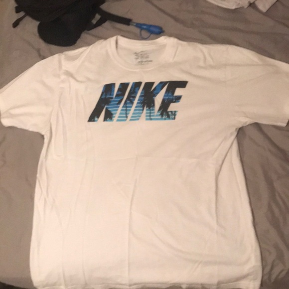 White nike shirt - Picture 1 of 3